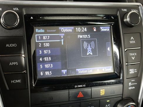 Used 2017 Toyota Camry SE w/ Moonroof Package FWD image 29