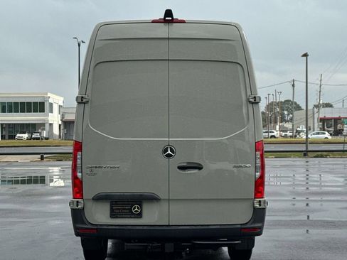 Used 2025 Mercedes-Benz Sprinter 2500 image 4