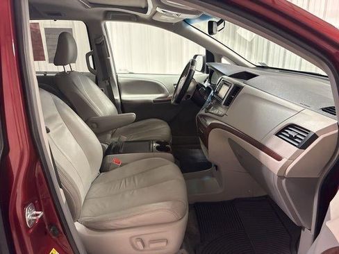 Used 2013 Toyota Sienna XLE image 14