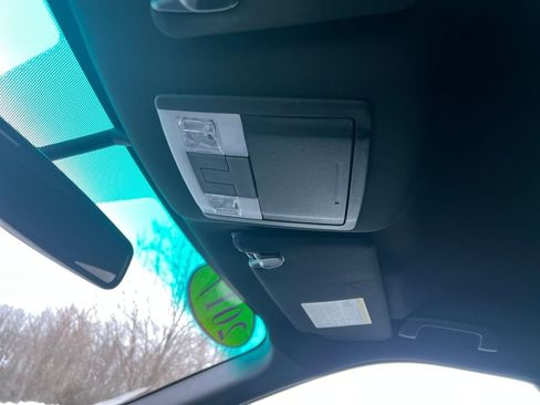 Used 2017 Ford Explorer XLT w/ Equipment Group 202A image 20