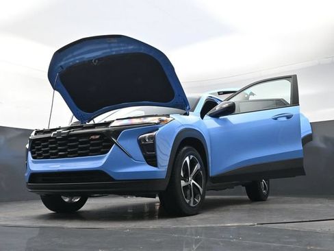 Used 2024 Chevrolet Trax RS w/ Driver Confidence Package FWD image 40