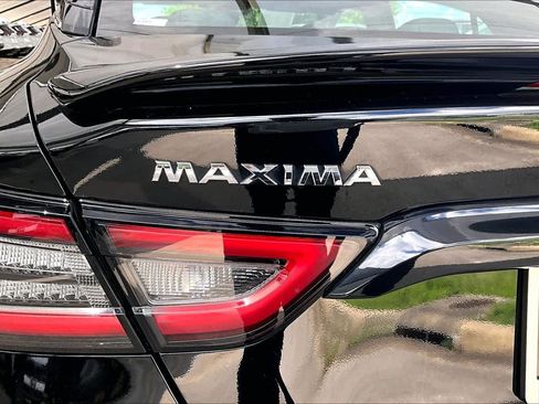 Used 2023 Nissan Maxima SR w/ Sport Mat Group FWD image 10