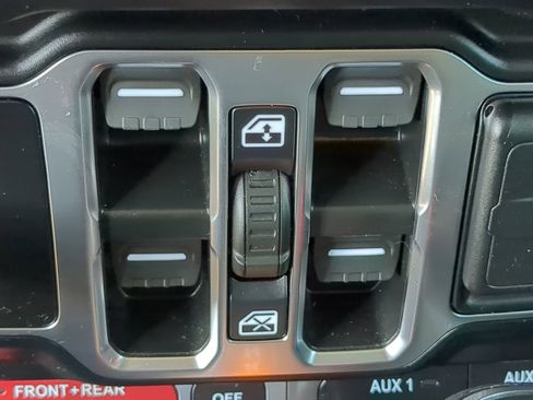 Used 2025 Jeep Gladiator Rubicon w/ Convenience Group image 23