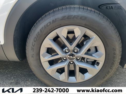 Certified 2023 Kia Telluride LX FWD image 7