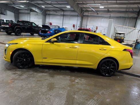 Used 2024 Cadillac CT4 V image 5