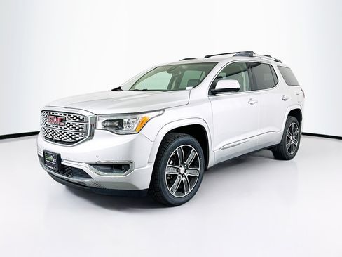 Used 2019 GMC Acadia Denali w/ Technology Package AWD/4WD image 3