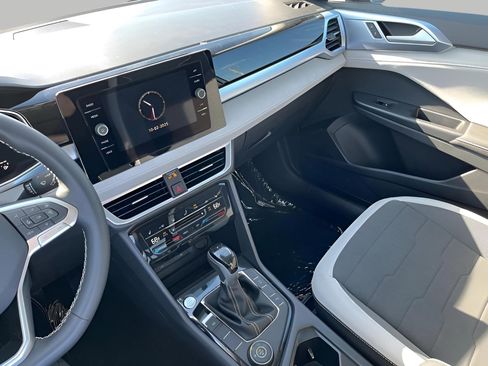 New 2025 Volkswagen Taos SE image 15