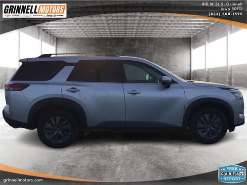 Used 2024 Nissan Pathfinder SV image 4