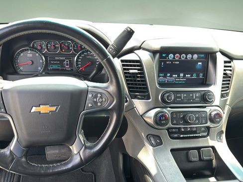 Used 2020 Chevrolet Suburban LT RWD image 17