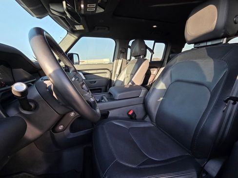 Used 2024 Land Rover Defender 130 X-Dynamic SE image 24