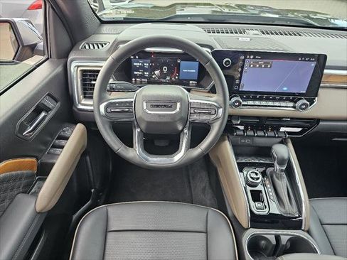 Used 2024 GMC Canyon Denali image 5