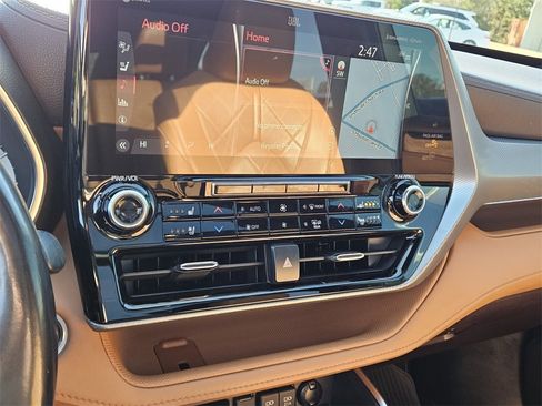 Used 2021 Toyota Highlander Platinum image 22
