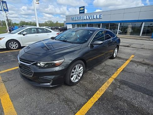 Used 2018 Chevrolet Malibu LT FWD image 1