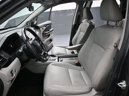Used 2019 Honda Pilot Touring image 9