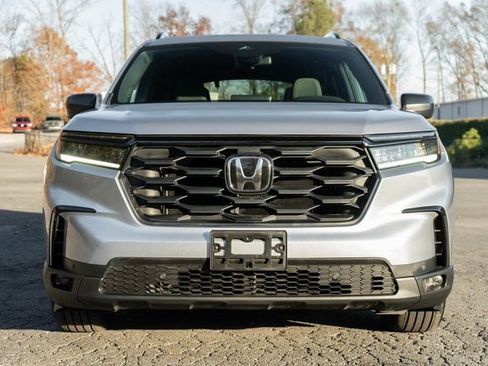 Certified 2024 Honda Pilot Sport image 5