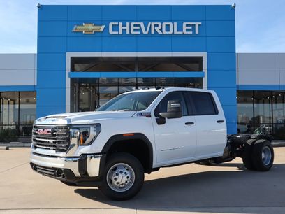 New 2026 GMC Sierra 3500 Pro w/ Convenience Package