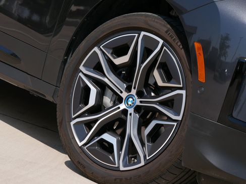 Certified 2024 BMW iX xDrive50 w/ Premium Package AWD/4WD image 10