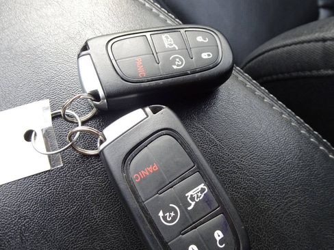 Used 2020 Jeep Cherokee Limited AWD/4WD image 29