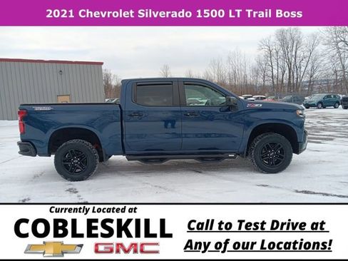 Used 2021 Chevrolet Silverado 1500 LT Trail Boss w/ Convenience Package II AWD/4WD image 2