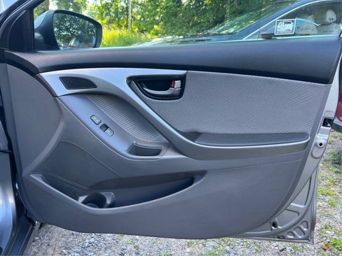 Used 2013 Hyundai Elantra GLS w/ Preferred Pkg FWD image 18