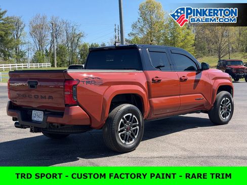 Used 2025 Toyota Tacoma TRD Sport AWD/4WD image 4