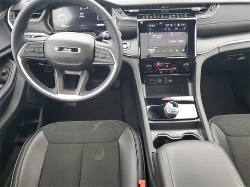 New 2025 Jeep Grand Cherokee L Altitude image 14