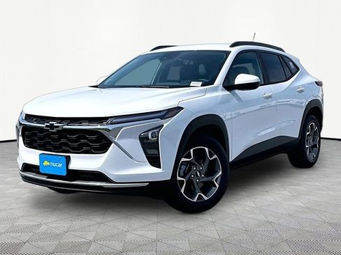 New 2026 Chevrolet Trax LT w/ Driver Confidence Package FWD image 3