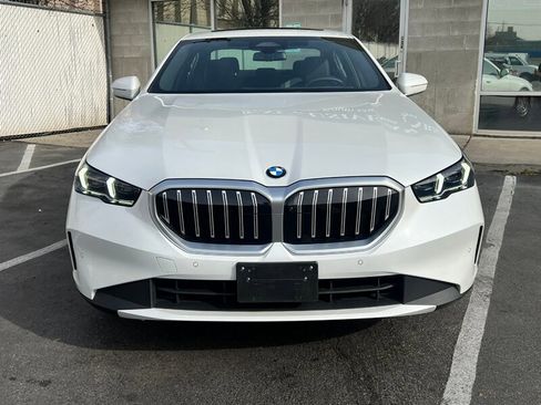 Used 2025 BMW 530i xDrive w/ Premium Package image 2