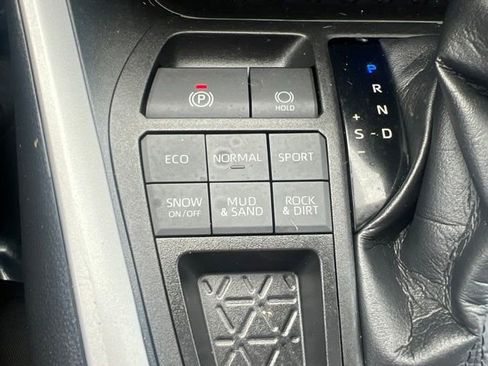 Used 2021 Toyota RAV4 XLE w/ Convenience Package AWD/4WD image 13