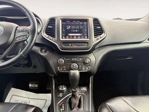 Used 2019 Jeep Cherokee Trailhawk w/ Cold Weather Group AWD/4WD image 11