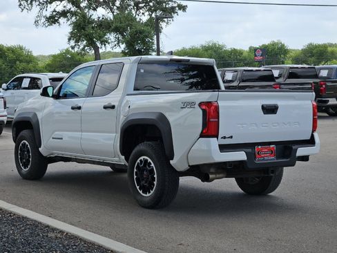 Certified 2024 Toyota Tacoma TRD Off-Road AWD/4WD image 3