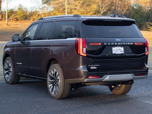New 2025 Ford Expedition Platinum w/ Driver's Package image 4
