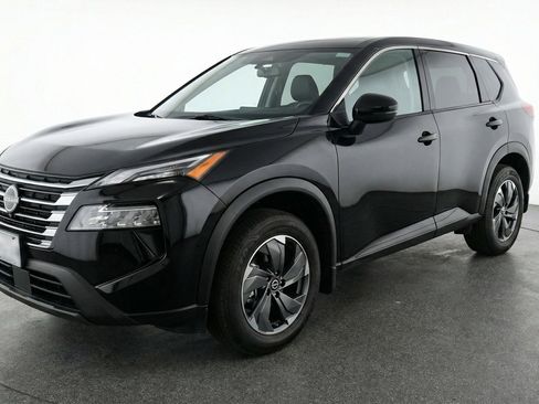 Used 2025 Nissan Rogue SV image 3