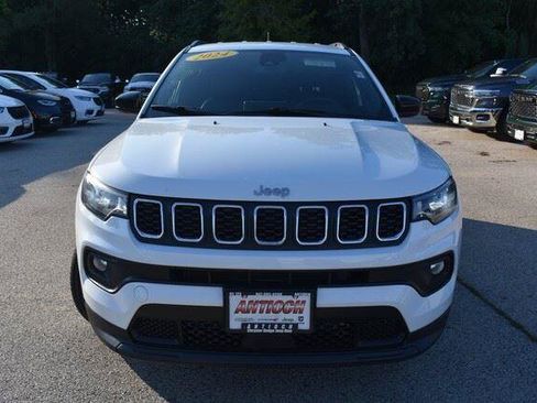 Used 2024 Jeep Compass Latitude AWD/4WD image 11