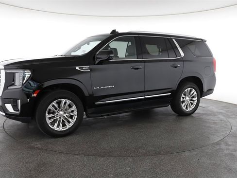 Used 2022 GMC Yukon SLT w/ SLT Premium Package image 6