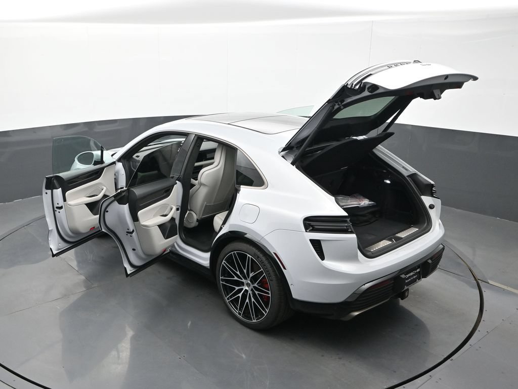 Certified 2025 Porsche Macan Turbo Electric AWD/4WD image 30