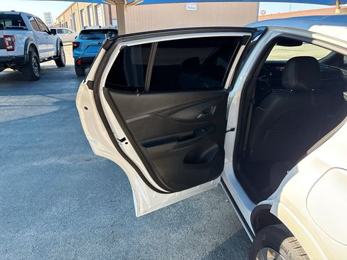 Used 2025 Buick Envista Avenir FWD image 12