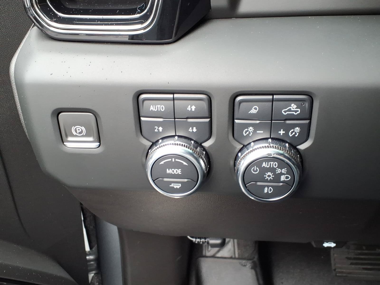Used 2024 GMC Sierra 1500 AT4 w/ AT4 Premium Package AWD/4WD image 33