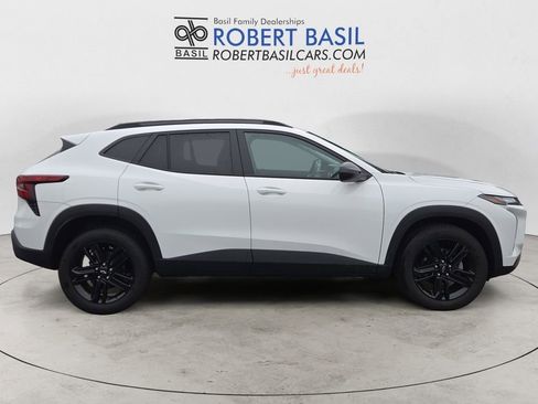 Used 2025 Chevrolet Trax ACTIV w/ Sunroof Package image 6