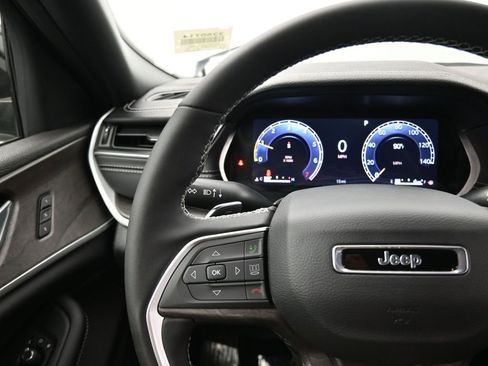 New 2025 Jeep Grand Cherokee Limited image 18