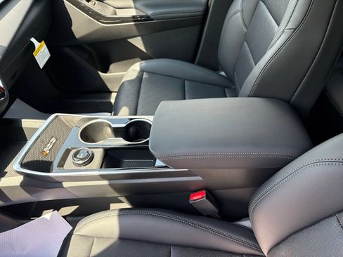 New 2026 Chevrolet Equinox LT w/ Convenience Package II FWD image 33