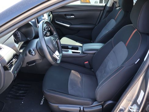 Used 2023 Nissan Sentra SR w/ Electronics Package FWD image 12