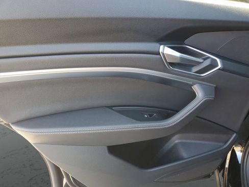 Used 2023 Audi e-tron Premium w/ Convenience Plus Package image 17