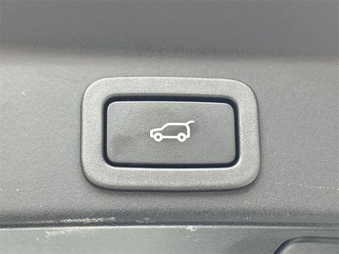 Used 2020 Jaguar F-PACE Premium image 6