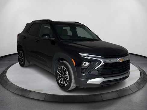 Used 2024 Chevrolet TrailBlazer LT image 3