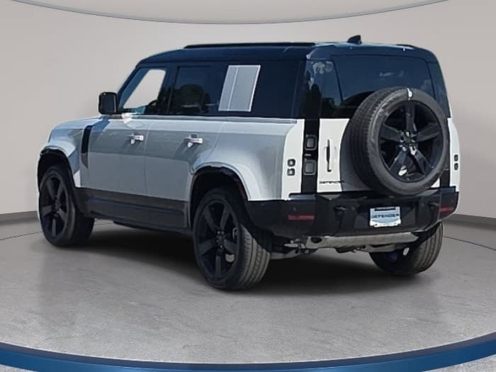 New 2026 Land Rover Defender 110 X-Dynamic SE AWD/4WD image 7