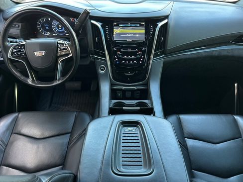 Used 2019 Cadillac Escalade ESV Platinum image 13