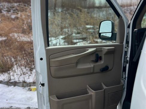 Used 2009 Chevrolet Express 1500 RWD 1500 135 image 23