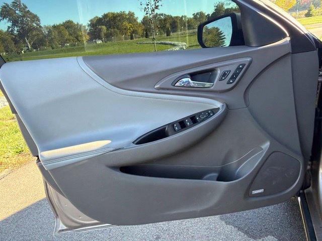 Used 2018 Chevrolet Malibu Premier w/ Premier Sun and Wheel Package FWD image 22