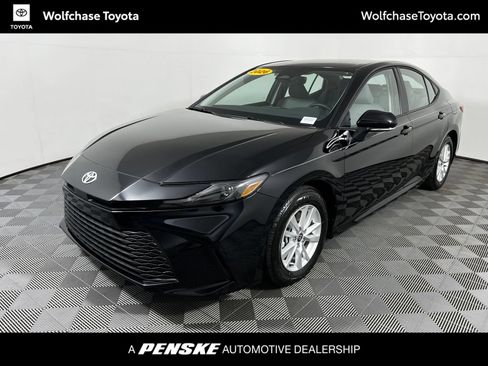 Used 2026 Toyota Camry LE w/ Convenience Package FWD image 1